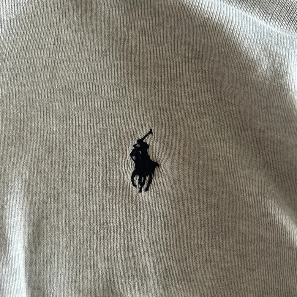 Polo ralph lauren v-neck  Pima cotton Nästan helt ny Storlek L Fråga om fler bilder🙌. Stickat.