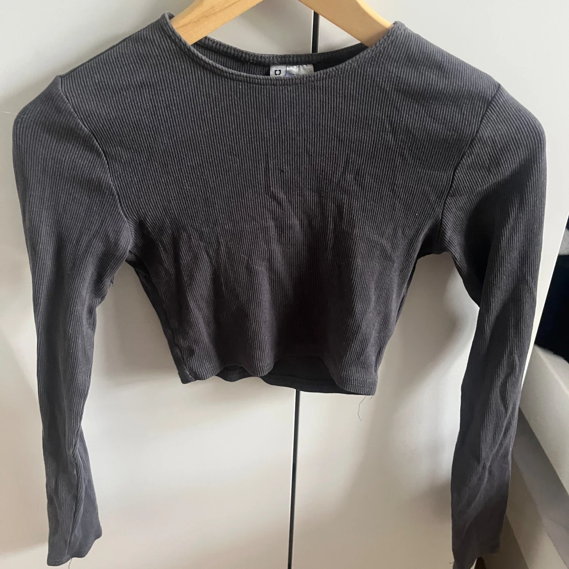 Mörk grå långärmad tröja från H&M 