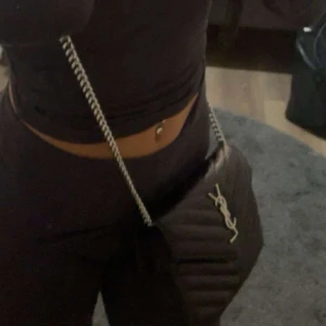 Ysl väska - Jätte bra skick säljer pga att jag inte använder silver längre💓 kp för fler bilder.