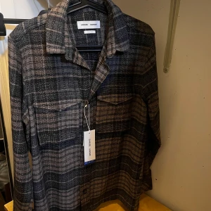 SAMSØE Skjorta - helt ny  - Helt ny, aldrig använd samsøe skjorta i storlek S. Nytt pris 1400kr!