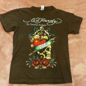 Ed Hardy tröja - Brun Ed Hardy tröja i storlek S💕