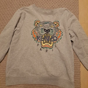 Kenzo tröja - Tröjan är alldeles för liten för mig men riktig fet tröja
