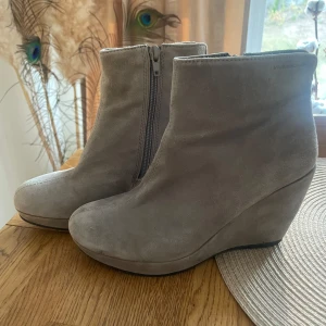 Klackar - Gråa Vagabond klackar i storlek 36 Har använts en del gånger 