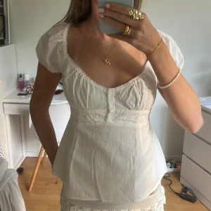 Brandy Melville topp - Supersöt topp/blus från brandymelville 💓💓💓oanvänd!!