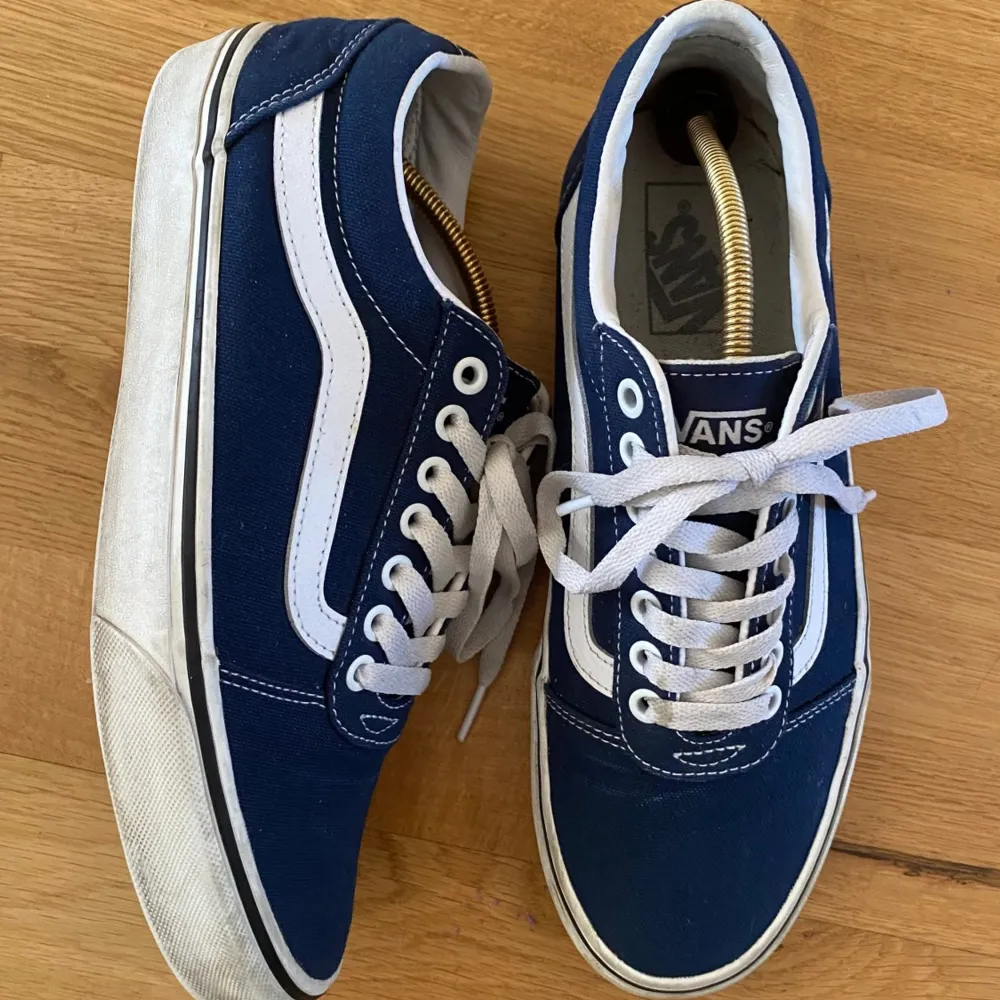 Vans i storlek 41. Unisex. Bra skick. Djur- o rökfritt hem. . Skor.