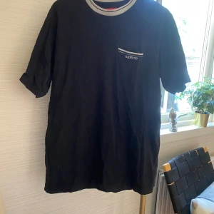 Supreme tee - Medium, ganska stor Bra skick