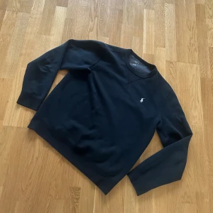 Polo Ralph lauren tröja  - Polo Ralph lauren tröja i storlek m. Bra skick. Pris kan diskuteras vid snabb affär!
