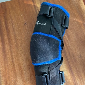 Armbågsskydd för sport (handboll)  - Använt menn ok skick 