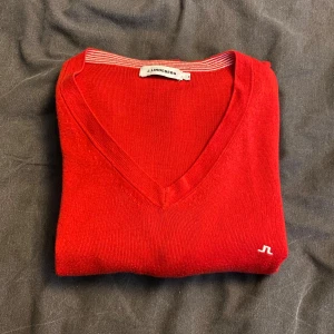 J. Lindeberg Pullover - Pullover från J. Lindeberg i storlek M.