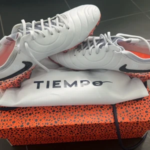 TIEMPO SAFARI PACK -  Nike tiempo safari pack dojjor i storlek 43, skicka 9/10, knappt använda.   Pris kan diskuteras vid snabb affä!!