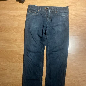 Hugo boss jeans - Snygga Hugo boss jeans i storlek w32 och L34. Dom är regular fit och passade mig som är 182! Pris kan diskuteras vid snabb och enkel affär!