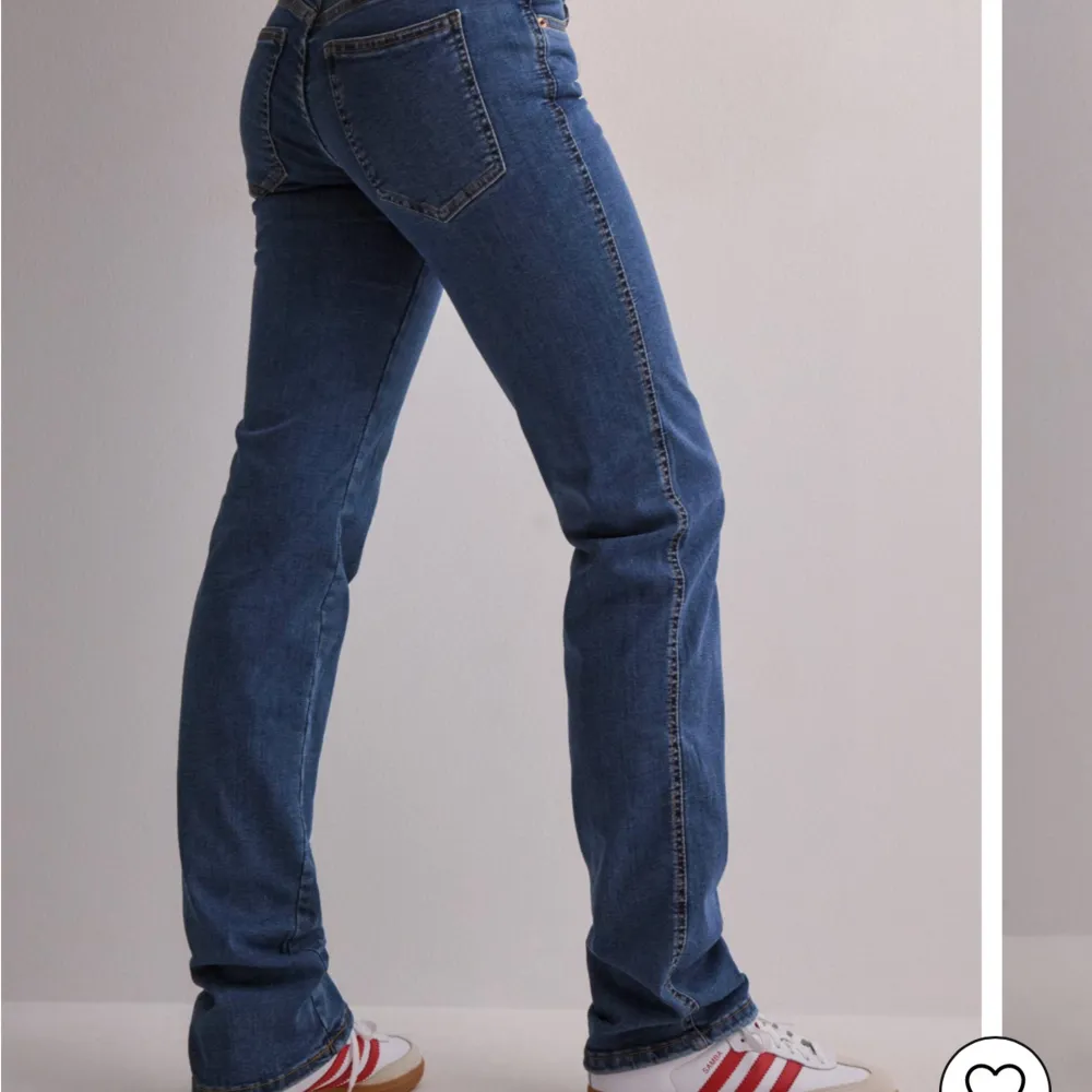 Org. Pris 699kr  Används inte Inget fel med dem alls jag vill bara inte ha dem, skriv ifall ni har frågor💕💕. Jeans & Byxor.