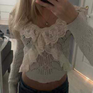 Jättefin volang topp från zara, ny skick, använt väldigt fåtal gånger