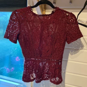 Blus - Jättefin blus, köpt här på Plick. Vet ej vart den är ifrån. 