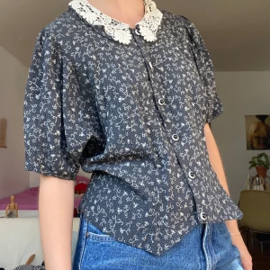 Drömmig blus! - En superfin blus som förtjänar mer kärlek. Storlek 42 men passar S-L. 