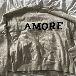 Tröja  - Tröja från Gina ”Young” i storlek 158/164 jag är 172 och den sitter bra i längden💗