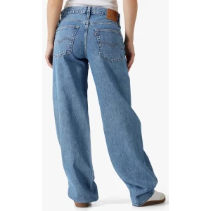 Levi’s Baggy dad jeans  - Jag är 170 cm lång och de sitter som på modellen. Mid waist. Sparsamt använda. Tvättade en gång. Säljer då de är små på mig. Sköna jeans som känns lätta på. Kan skicka bild på byxorna i chatten. 