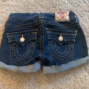 True religion shorts  - Säljer mina jätte fina true religion shorts eftersom dom inte har kommit till användning, dom är i storlek 24 och dom är lågmidjade