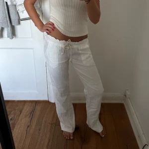 Linnebyxor - Lågmidjade linnebyxor från Roxy i mycket bra skick. Jag är 167