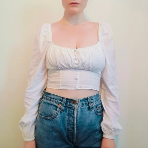 Vit topp - Från HM Divided, strl 38, romantiskt stuk, cottagecore vibe :)