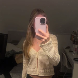 Topp - Jättefin topp, aldrig använd men för sent att lämna tillbaka. Från h&m
