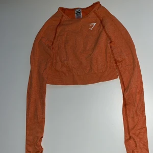 Gymshark träningströja S - Orange träningströja, använt två ggr och är i bra skick :) 