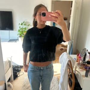 Stickad T-shirt - Svart stickad T-shirt, as najs