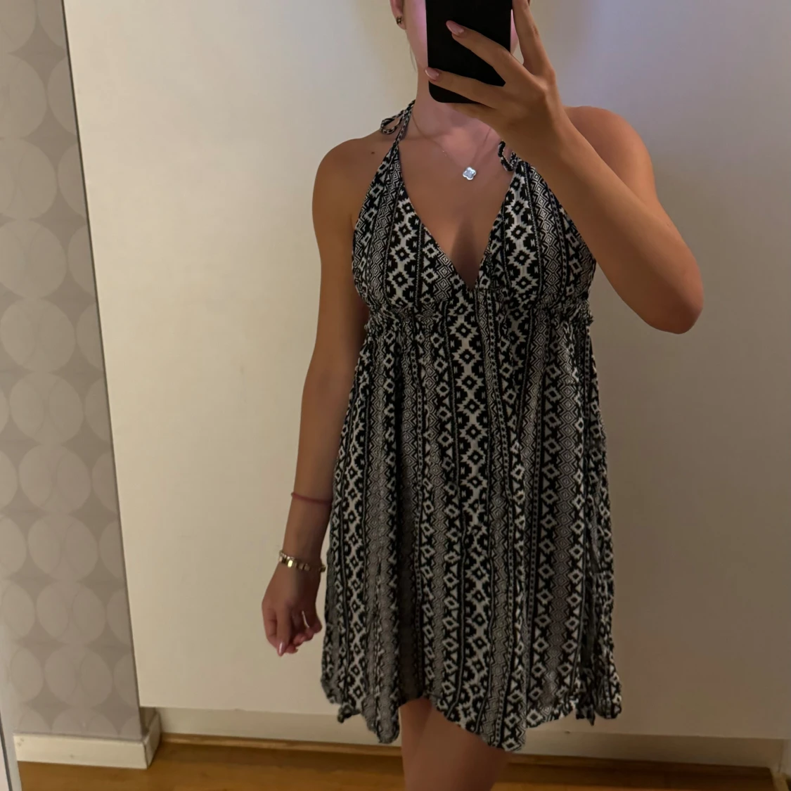 Söt sommarklänning med öppet rygg