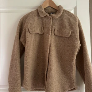 Skjortjacka stl XS - Beige Skjortjacka stl XS Fint skick