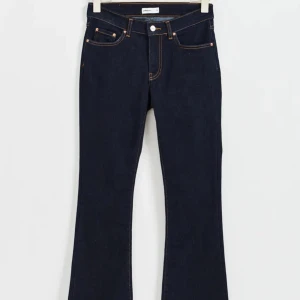 Lågmidjade jeans  - Lowwaist flare/bootcut jeans i storlek 32 (xs) från Gina Tricot 🤍🥂