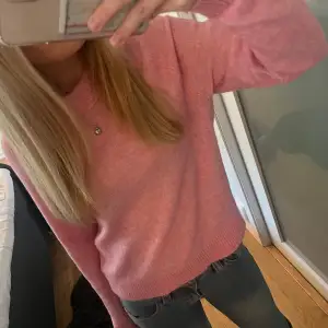 Jättefin rosa tjocktröja som tyvärr inte kommer till användning, inga defekter!💕