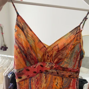 Vintage klänning - Så snygg vintage per una midi/maxi klänning med ett så fint mönster. Aldrig använd 💝