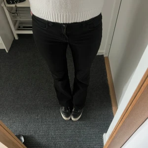 Lågmidjade jeans  - Jätte snygga lågmidjade jeans som tyvärr blivit försmå för mig💗💗