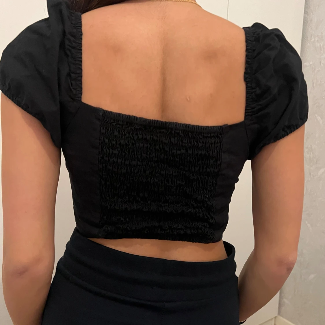 Söt topp med detaljer - 90