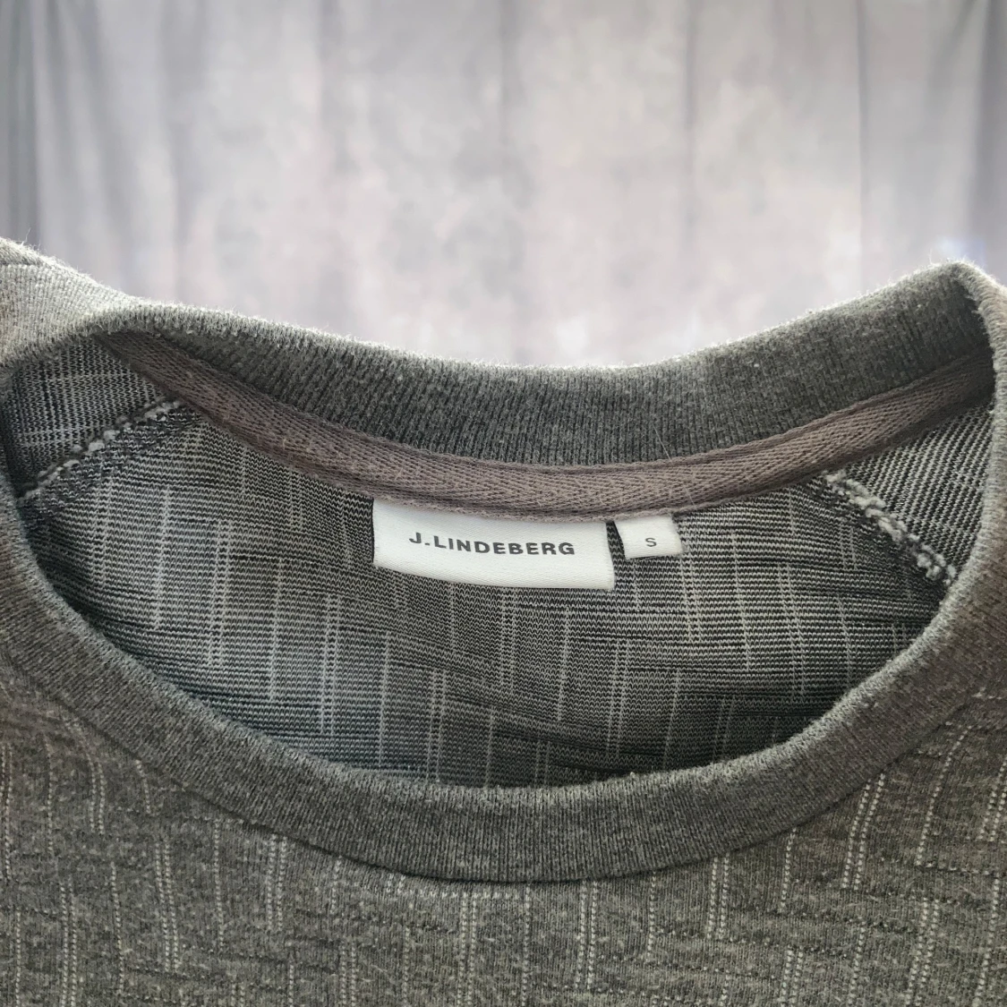 Grå tröja från J.Lindeberg - 92