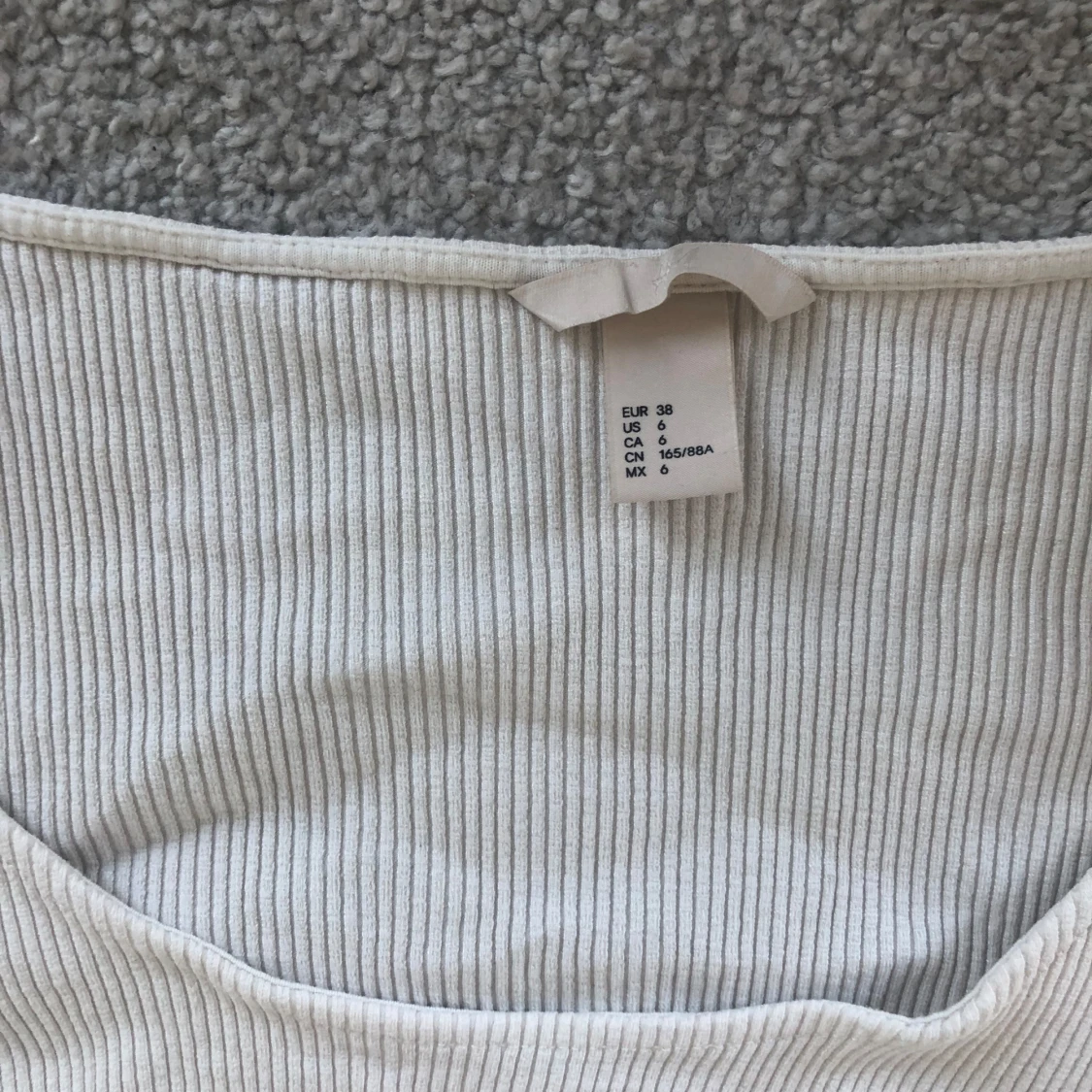 Vit ribbad topp - 90