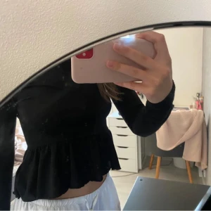 Tröja med volang  - Super skönt med lite glitter i sig!