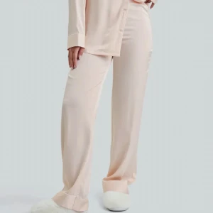 Rosa satin byxor  - Jättefina rosa satin pyjamasbyxor, super sköna men kommer tyvärr inte till användning, skriv för frågor 🤗