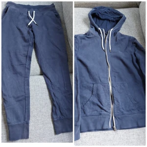 Mjukisdress - Mjukisdress i bra skick, 100% bomull, mudd 95% bomull 5% elastan. Mudd längst ner på jackan och i ärmslut, i midjan på byxorna och längst ner på benen. Fickor i jacka och i byxa. Rökfritt men det finns katt.