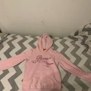 Rosa hoodie  - Använd 1 gång 