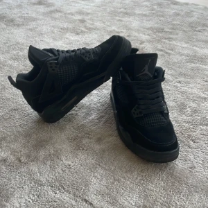 Jordans 4 black cat - Använd i bra skick 