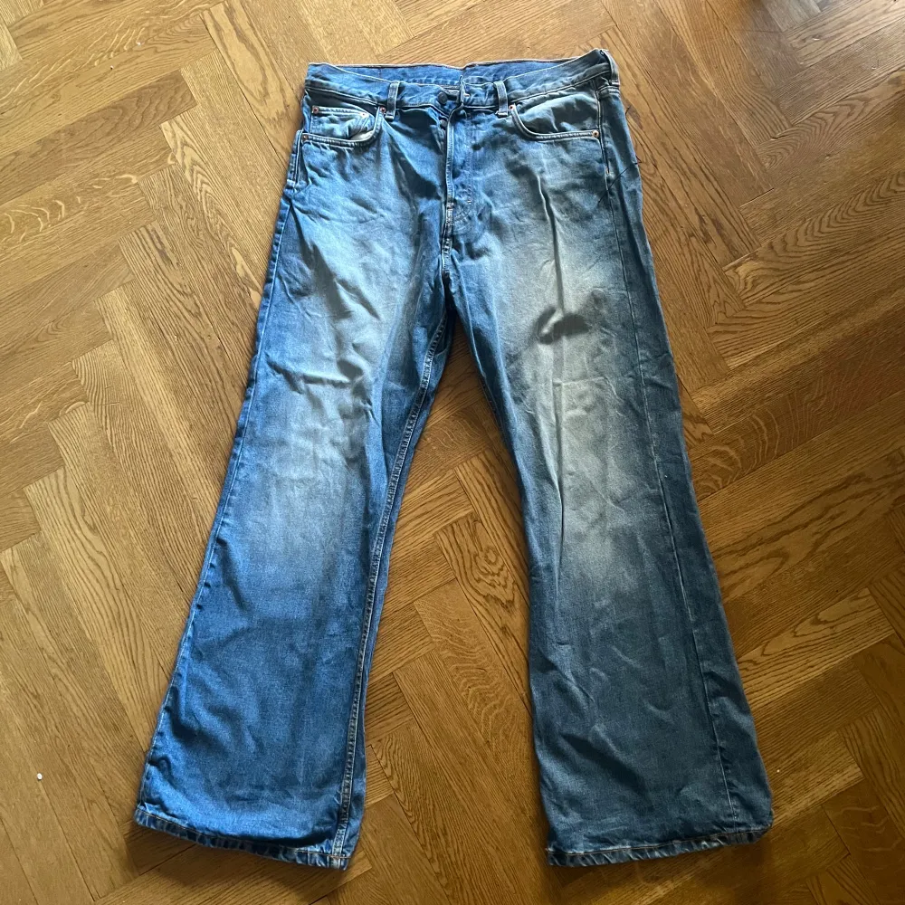 Endast använda vid en eller två enstaka tillfällen. Sköna, snygga och med en grym passform. Säljer eftersom att de inte såg lika bra ut på mig som på andra:(  Storlek: 32W/32L. Jeans & Byxor.