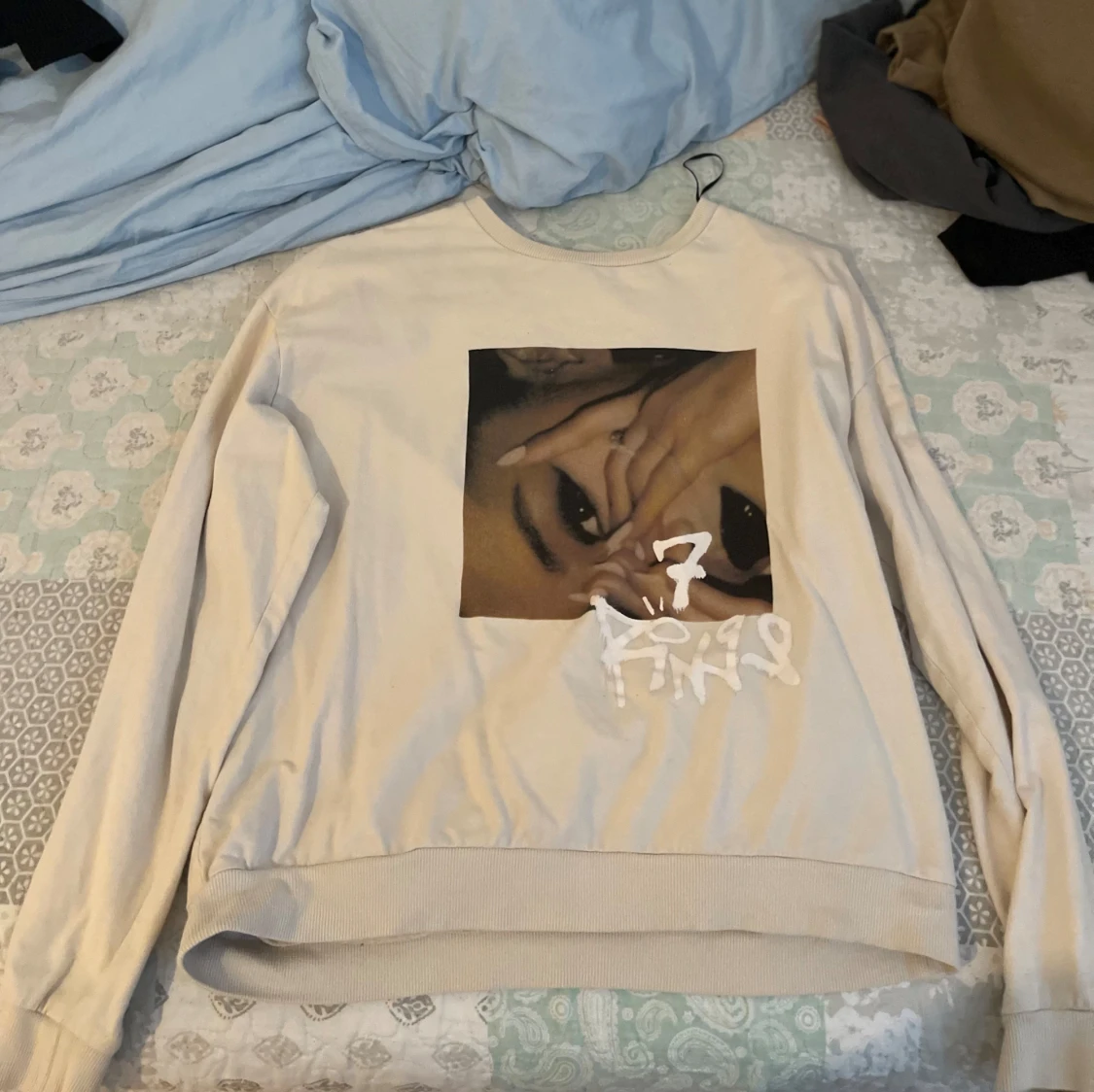 Beige sweatshirt med tryck