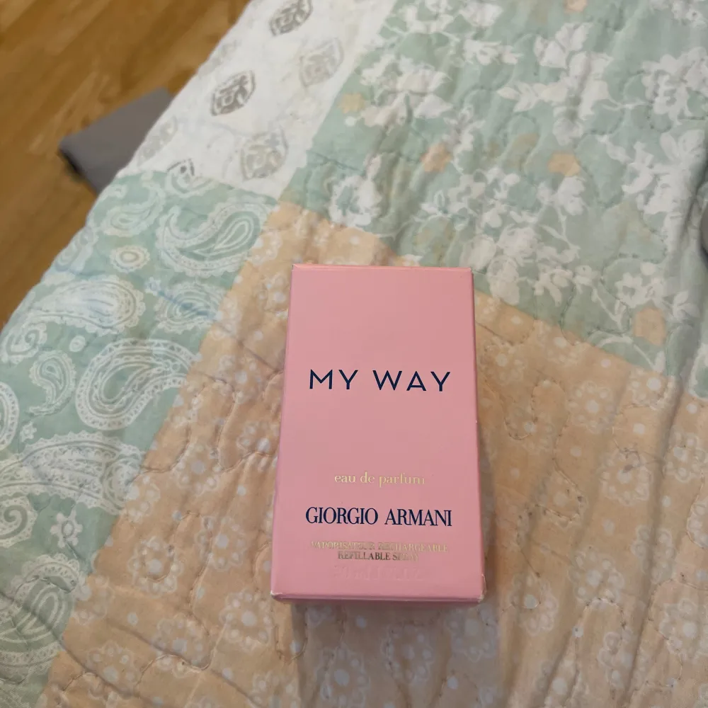 Säljer en elegant och feminin parfym, My Way Eau de Parfum från Giorgio Armani. Helt ny aldrig använd. Köptes för 1000kr. Parfym.