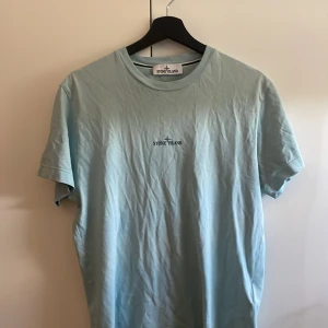 Stone island T-shirt - Stone island T-shirt i bra skick 9-10 använd få tillfällen pris kan diskuteras.