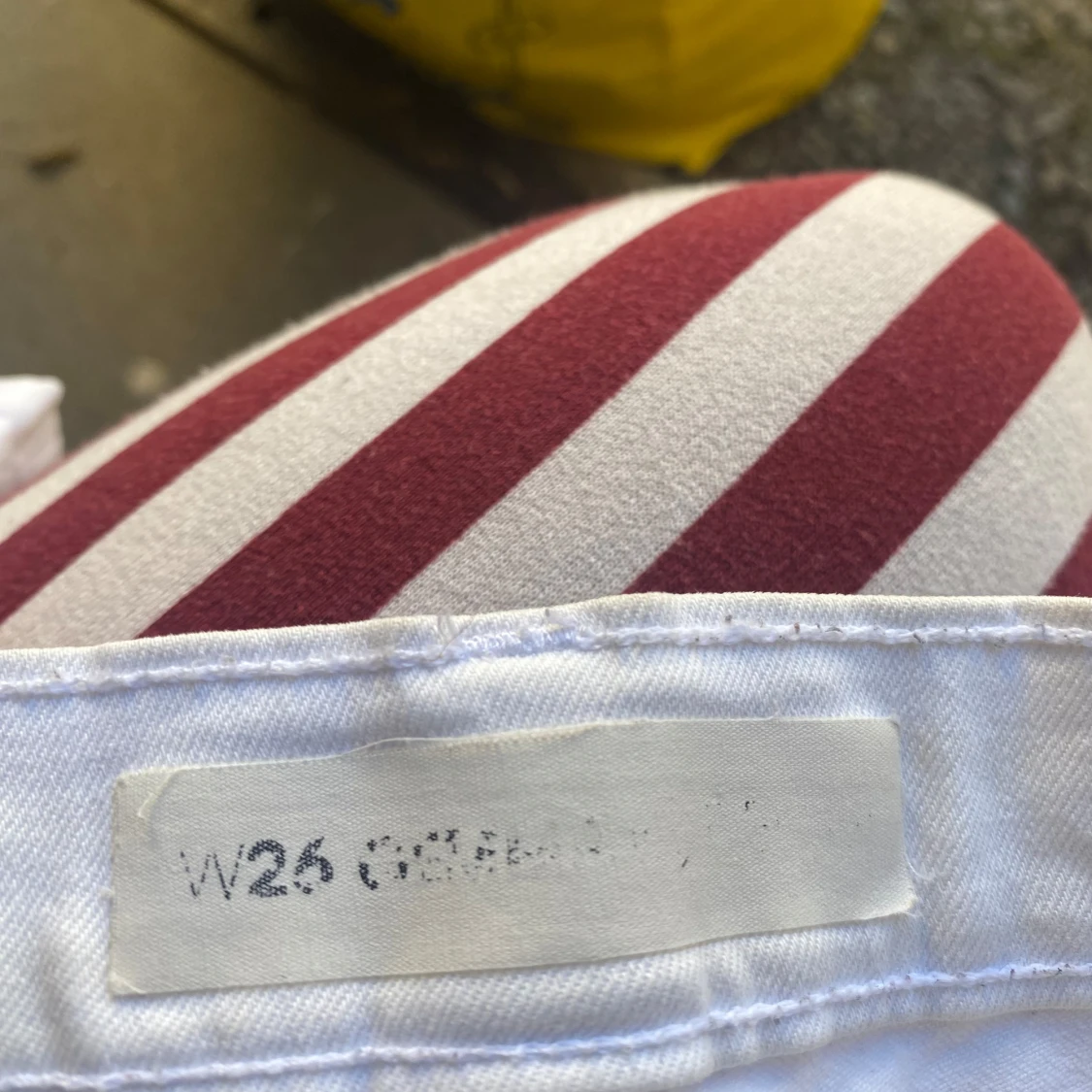 Vita jeans i storlek W26 - 91