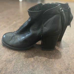 Klackar - Jättefina använda ett par gånger men slutades användas pga att de är för små💞