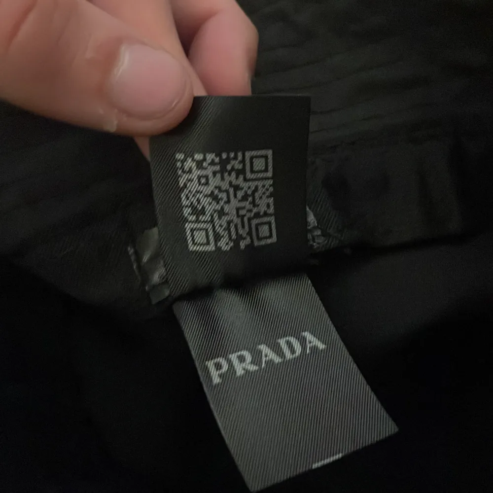 Säljer Prada hat qr kåd funkar jättebra till bad o fiska. Accessoarer.