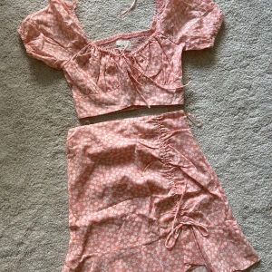 Rosa set med blommor - Rosa set med blommor, aldrig använd 