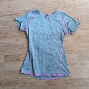 Tränings tröja - En grå träkings tröja ifrån HM i storlek 158/164 (12-14 år)